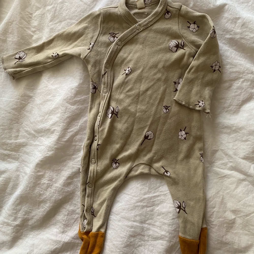Organic Zoo newborn footed pyjama